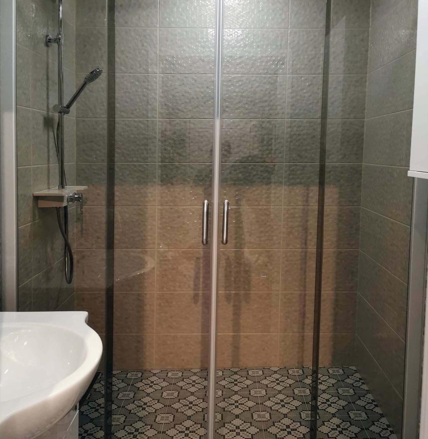 Shower wall with sliding doors