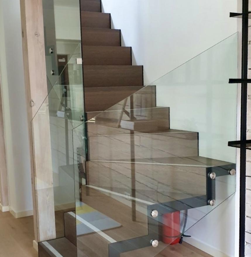 Minimalist staircase railings with point fixation