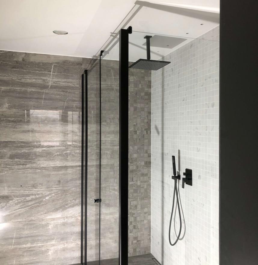 Shower enclosure in industrial style
