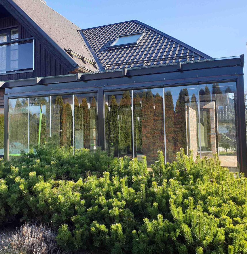 Frameless terrace glazing with glazed roof